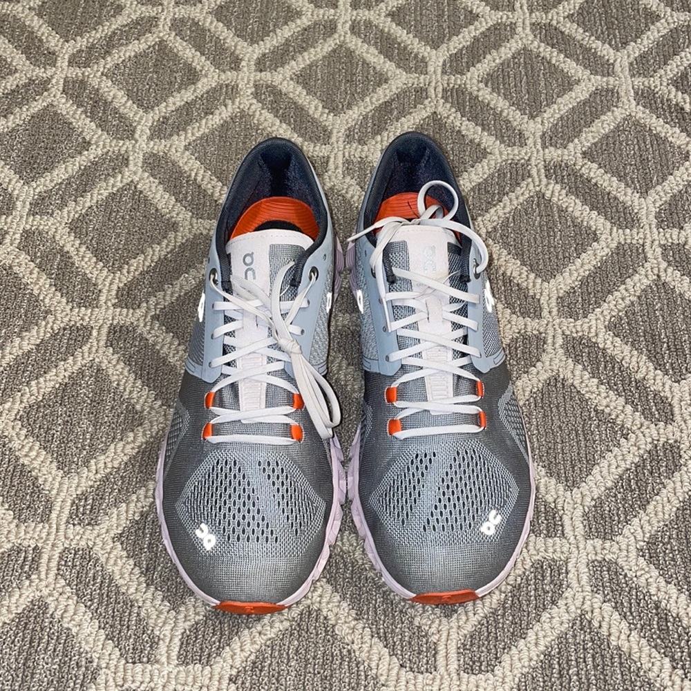 On cloud sneakers grey